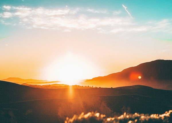 Horizon et soleil par Jordan Wozniak (unsplash.com)